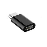 Adaptor micro USB la USB-C negru conectat la cablu, demonstrație utilizare