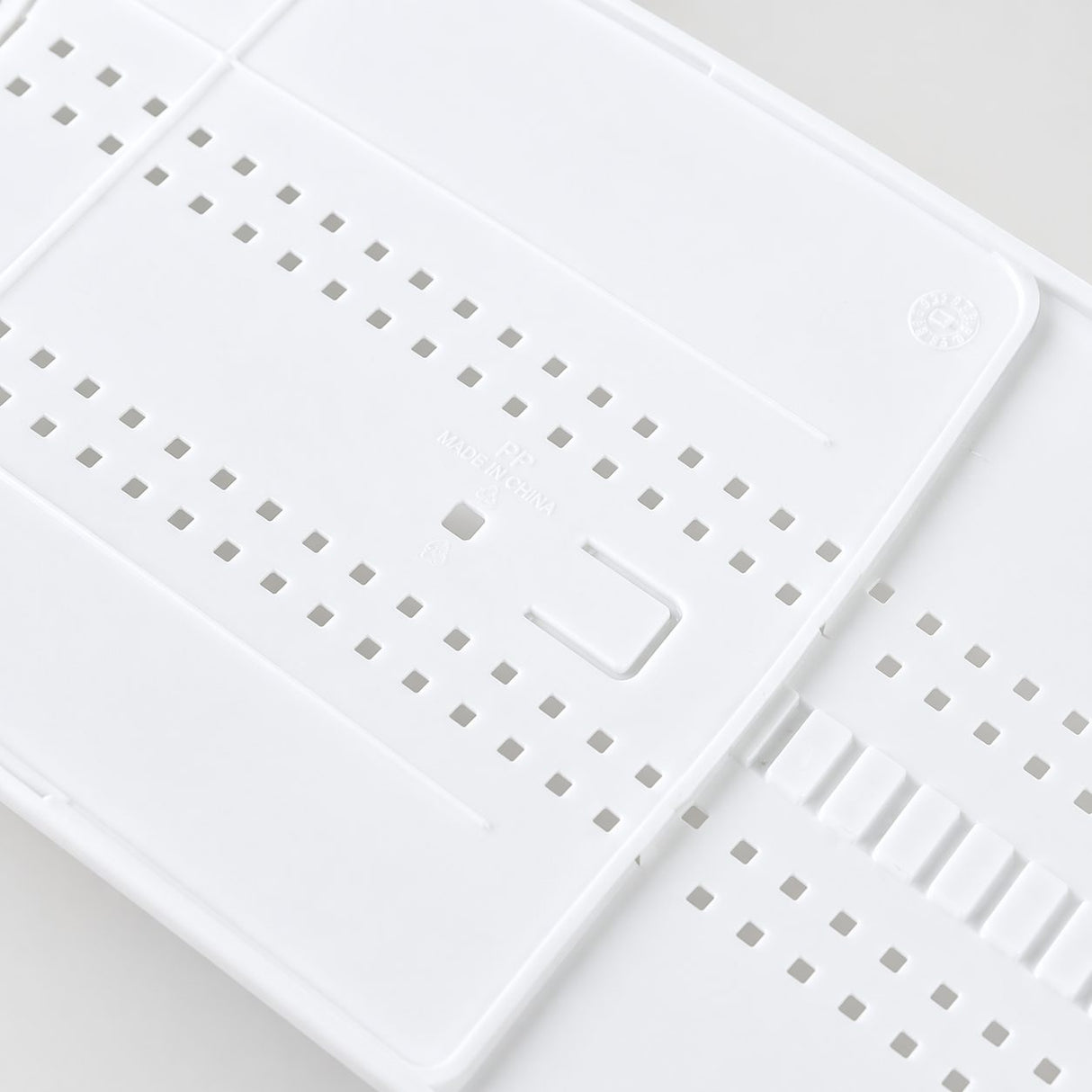 Deflector pentru Aer Conditionat, Flippy, Model M cu Brat Ajustabil si Orificii pe Toata Suprafata, Panou pentru Directionarea Fluxului de Aer - vivimall.ro