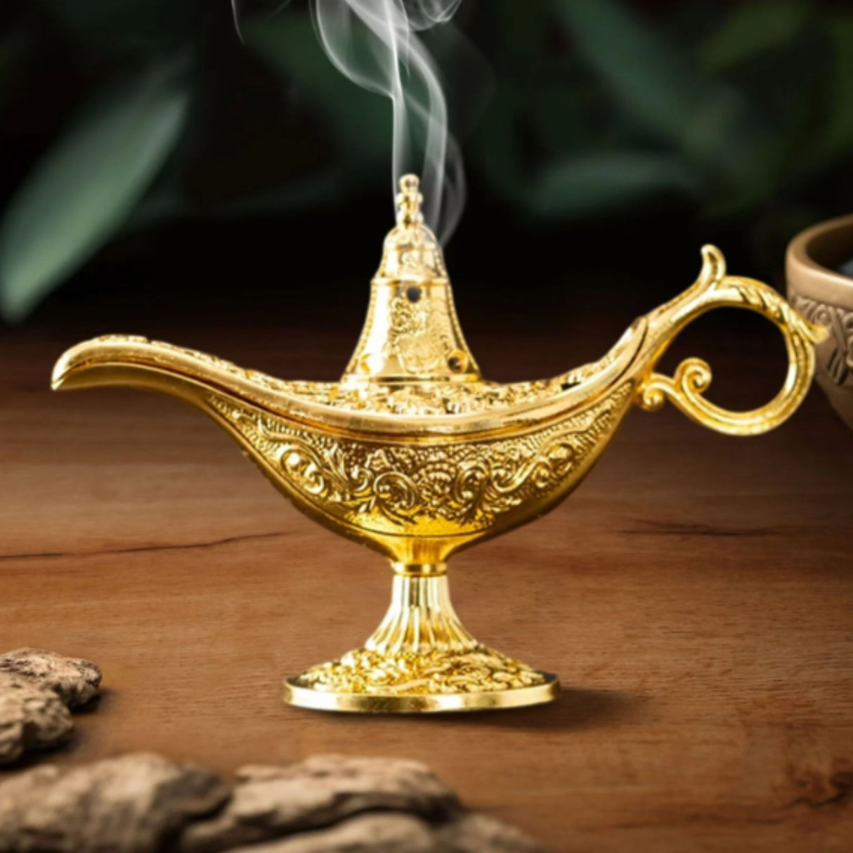 Arzător tămâie Flipppy model Aladin vintage auriu, vedere de sus cu capac deschis