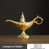 Arzător tămâie Flipppy Lampă Aladin aurie pe suprafață decorativă, perspectivă ambientală