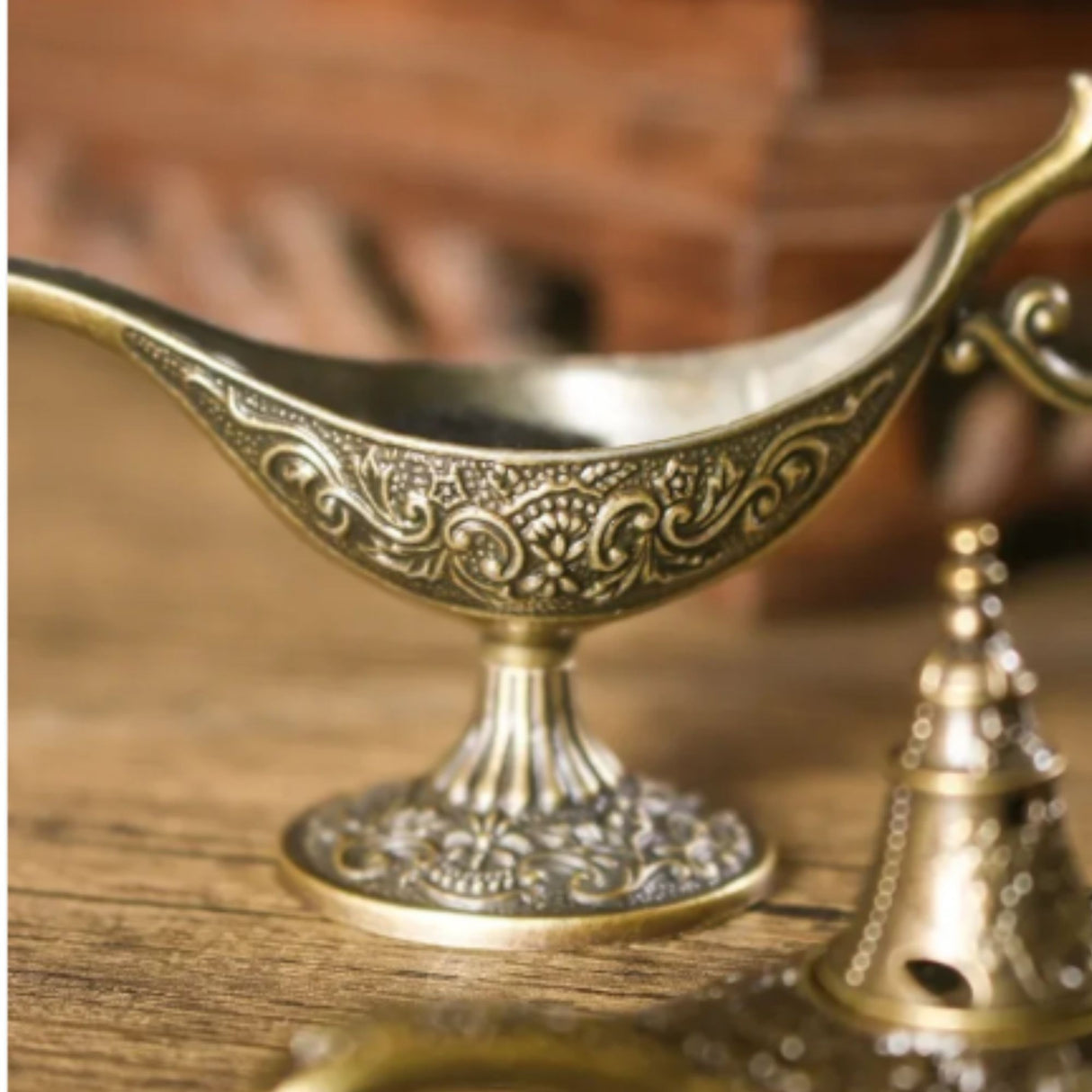 Arzător tămâie Lampă Aladin Flipppy bronz, detaliu ornamente vintage pe corp