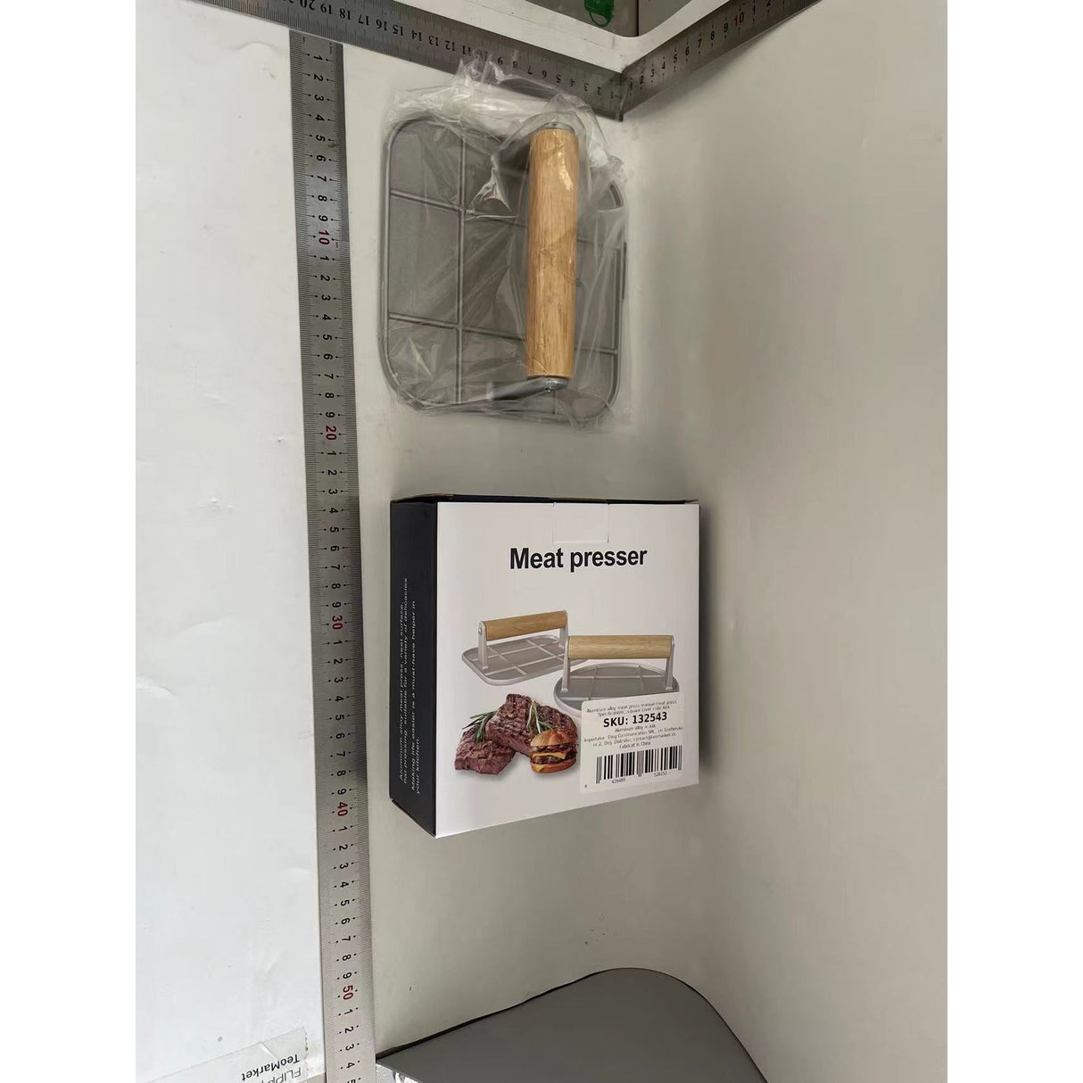 Presa Manuala pentru Carne, Vivimall, din Aliaj de Aluminiu, Maner din Lemn, Presa pentru Burgeri, Usor de Curatat si Folosit, Patrata, 16x16x6 cm, Gri - vivimall.ro