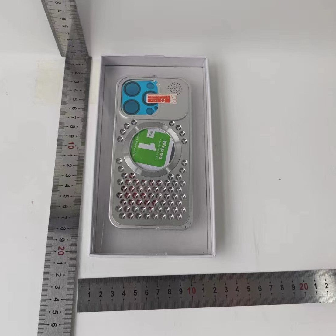 Decupaje precise port USB-C și butoane volum husă aluminiu iPhone 15 Pro Max Silver