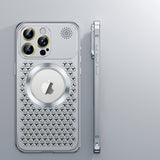 Husă iPhone 15 Pro MagSafe aliaj aluminiu aeronautic Silver, decupaje precise butoane și port