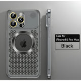 Husă MagSafe iPhone 15 Pro Max negru, perspectivă lifestyle, compatibilitate accesorii magnetice Apple