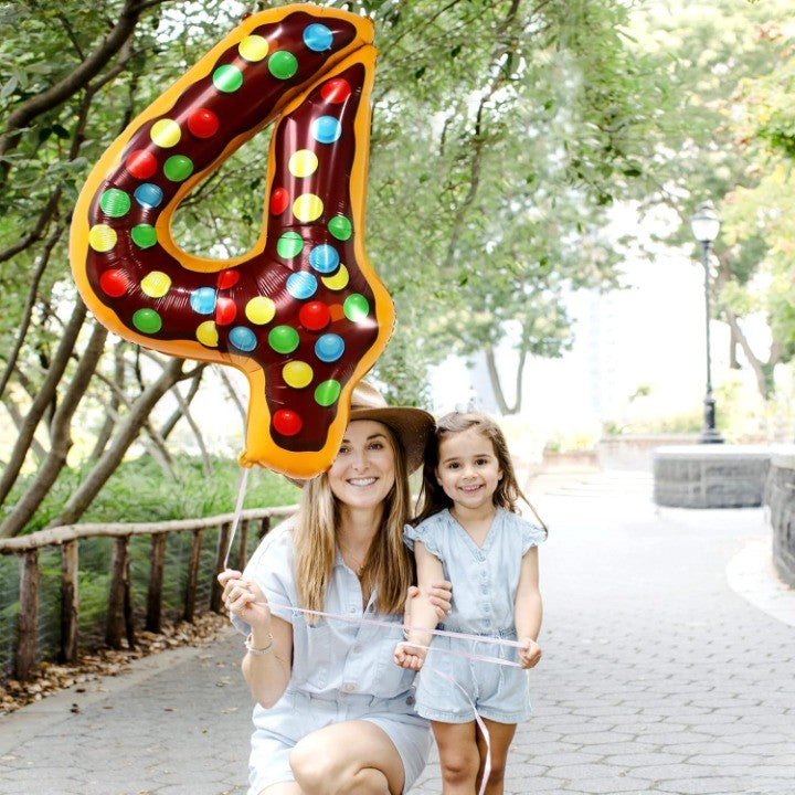 Balon din Folie Metalizata Vivimall, Figurina Cifra, Imprimeu Gogosi, Tema Aniversare 100 cm, Ambalaj Individual, Pai inclus, Umflare cu Aer sau Heliu, Multicolor, Cifra 4