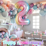 Balon din Folie Metalizata Vivimall, Figurina Cifra Gradient, Tema Aniversare 40 cm, Ambalaj Individual, Pai inclus, Umflare cu Aer sau Heliu, Multicolor, Cifra 2