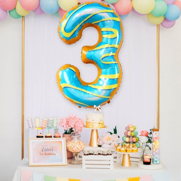 Balon din Folie Metalizata Vivimall, Figurina Cifra, Imprimeu Gogosi, Tema Aniversare 100 cm, Ambalaj Individual, Pai inclus, Umflare cu Aer sau Heliu, Multicolor, Cifra 3