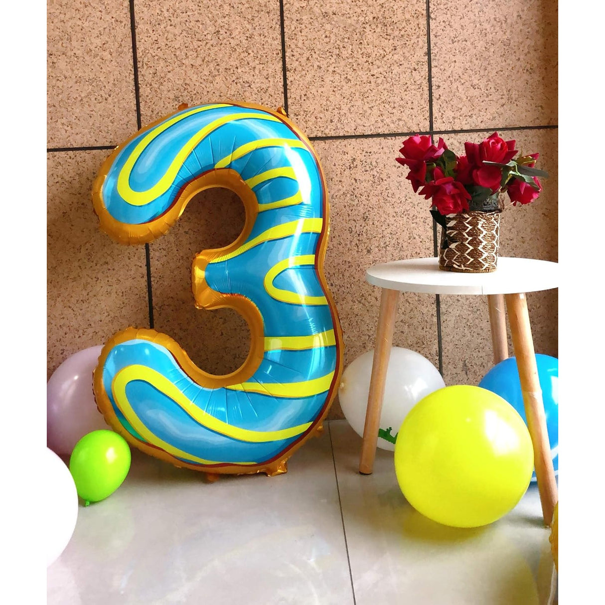 Balon Din Folie Metalizata Figurina Cifra, Imprimeu Gogosi, Tema Aniversare 100 Cm, Ambalaj Individual, Pai Inclus, Umflare Cu Aer Sau Heliu, Cifra 3 - vivimall.ro