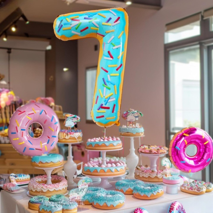 Balon din Folie Metalizata Vivimall, Figurina Cifra, Imprimeu Gogosi, Tema Aniversare 100 cm, Ambalaj Individual, Pai inclus, Umflare cu Aer sau Heliu, Multicolor, Cifra 7