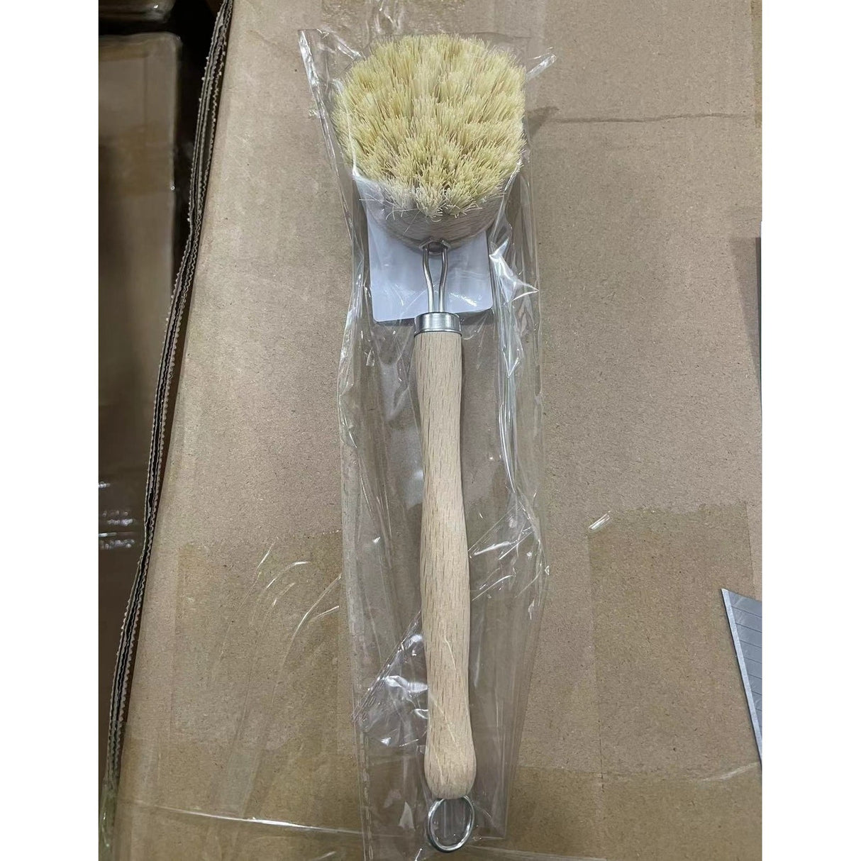 Perie de Curatat Vase si Alimente, Vivimall, din Lemn de Fag cu Coada, 24 x 5.8 cm, Perie din Sisal, Crem - vivimall.ro