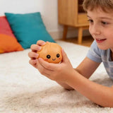 Jucărie antistres Flippy Gălușcă Squishy 8,5 cm galbenă, ținută în palmă pentru referință dimensiune