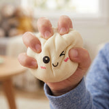 Set complet jucărie antistres Flippy Squishy Gigant Gălușcă 8.5 cm alb/crem cu coșuleț steamer, vedere de ansamblu