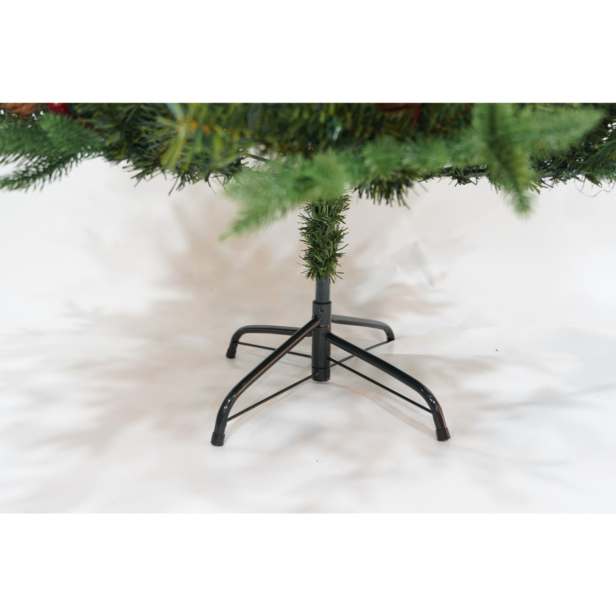 Brad Artificial de Craciun, Flippy, 1.5 m inaltime, Verde, Decorat conuri de pin si fructe rosii, Interior/ Exterior - vivimall.ro