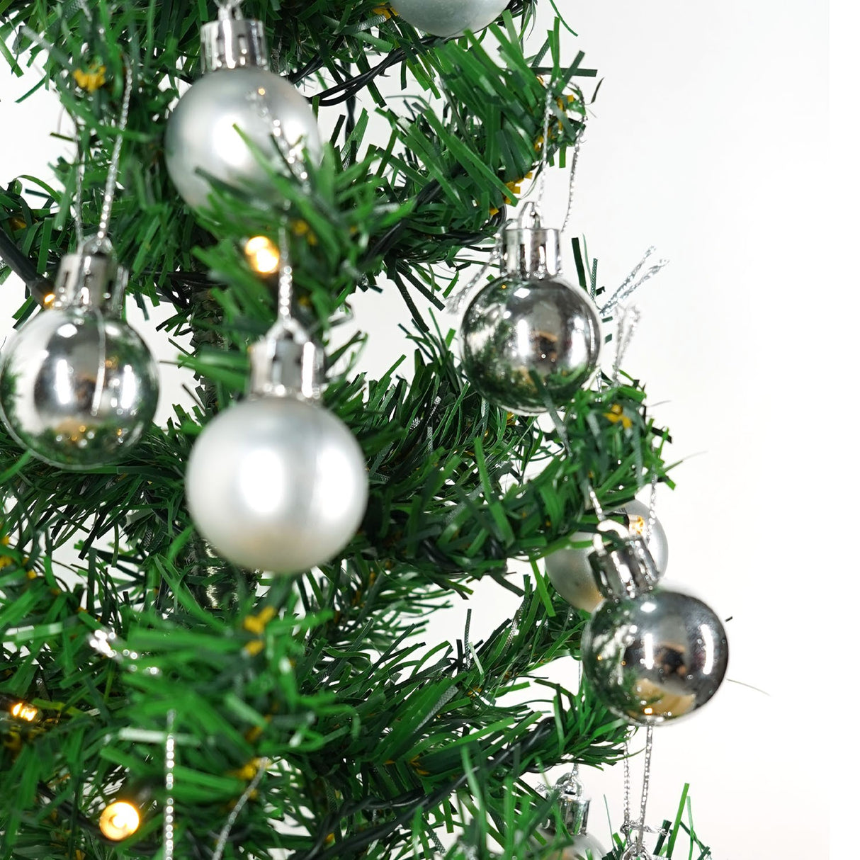 Brad Artificial Impodobit, 60 Cm, Suport Plastic Cu Instalatie Luminoasa 20 Led + 20 Globuri Argintii Incluse - vivimall.ro