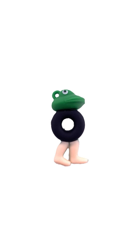Breloc chei silicon Flippy Brainrot Broscuță Boneca Ambalabu, 4 cm, negru și verde – vedere frontală