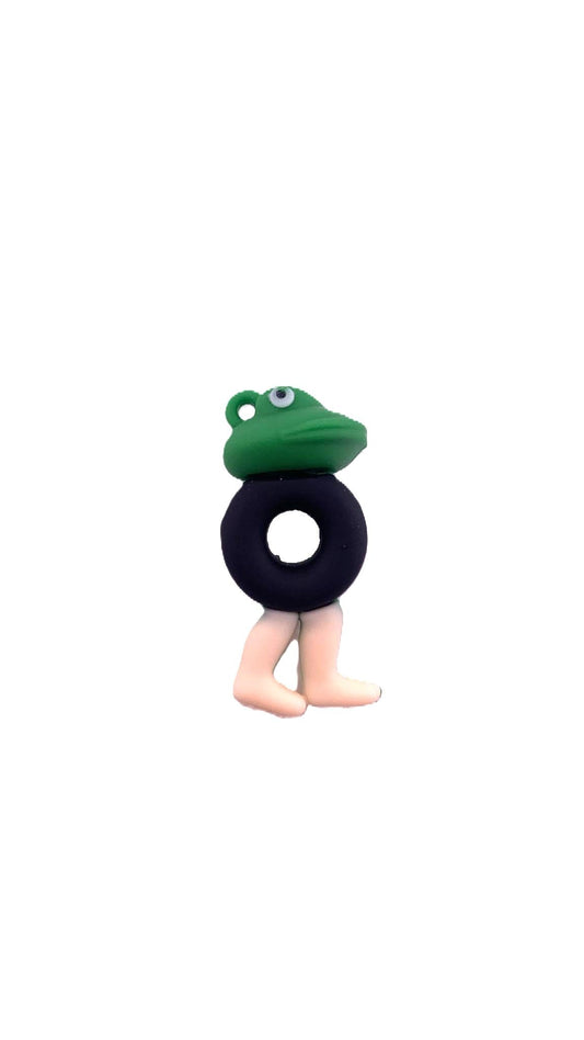 Breloc de Chei din Silicon, Flippy, Figurina Brainrot Broscuta cu Anvelopa Boneca Ambalabu, 4 cm, Negru/Verde - vivimall.ro