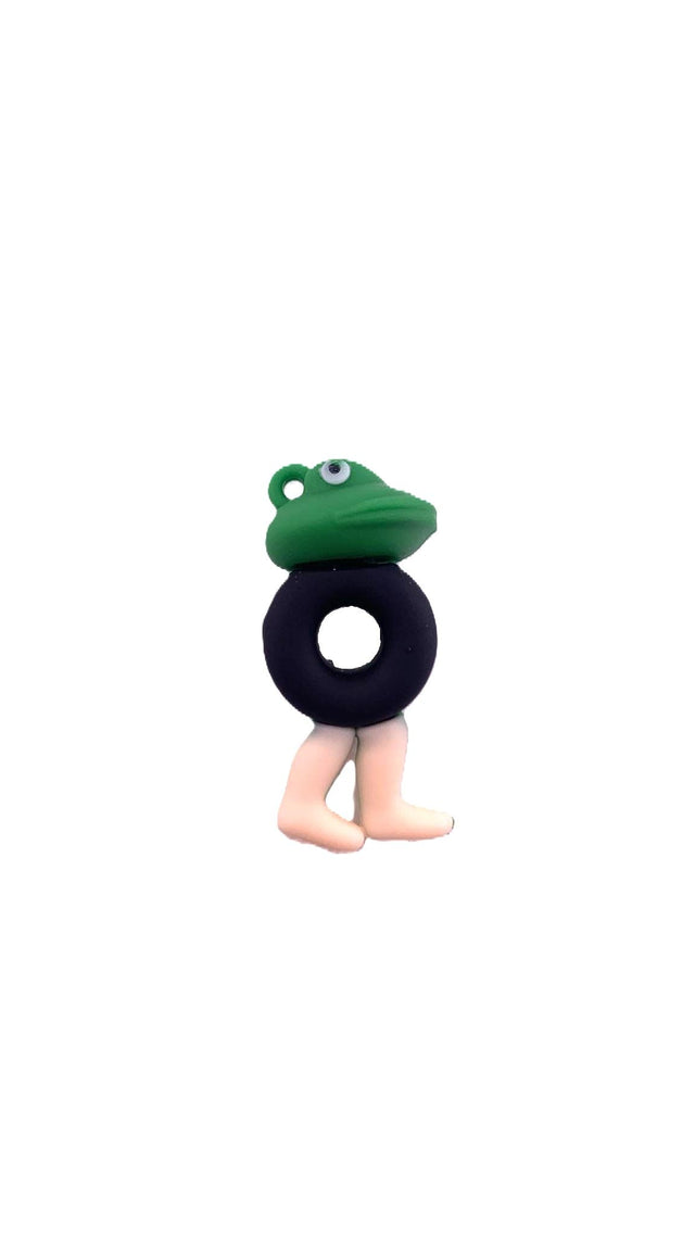 Breloc de Chei din Silicon, Flippy, Figurina Brainrot Broscuta cu Anvelopa Boneca Ambalabu, 4 cm, Negru/Verde - vivimall.ro
