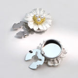 Nasturi decorativi Vivimall model floare, finisaj argintiu strălucitor, vedere de sus