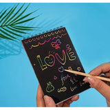 Caiet Cu Fise Razuibile Diy Magic Scratch, 12 File, Curcubeu, Creion Din Lemn, Cartonase Negre, 14.2 X 9.8 Cm