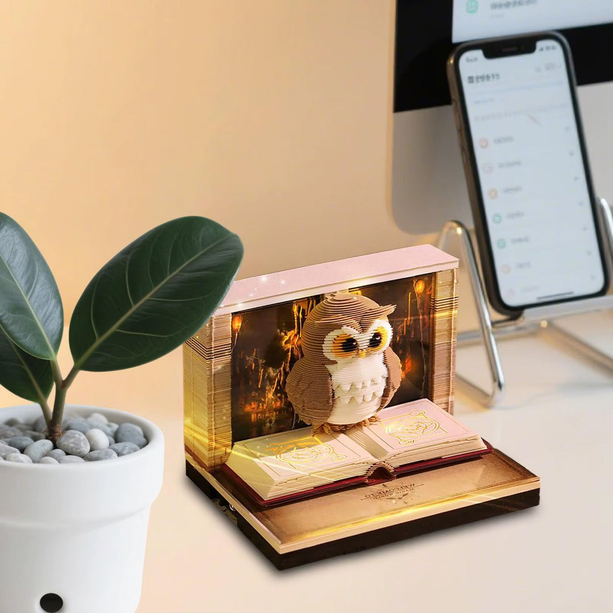 Calendar Interactiv 3D 2026, Vivimall, Calendar de Sculptura cu Luminite LED, Bufnita Magic World, pentru Copii, Calendar de Birou Ornamentat, 9 x 9 x 6.8 cm, Maro - vivimall.ro