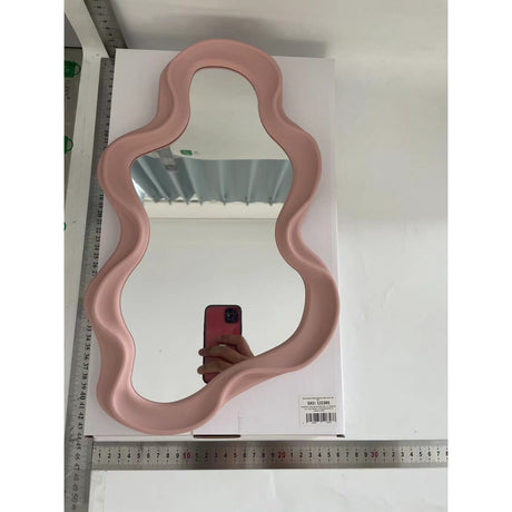 Oglinda de Perete, Vivimall, Decorativa, pentru Baie, Dormitor, Sufragerie, Model Minimalist in Forma de Nor, 41x26 cm, Roz - vivimall.ro