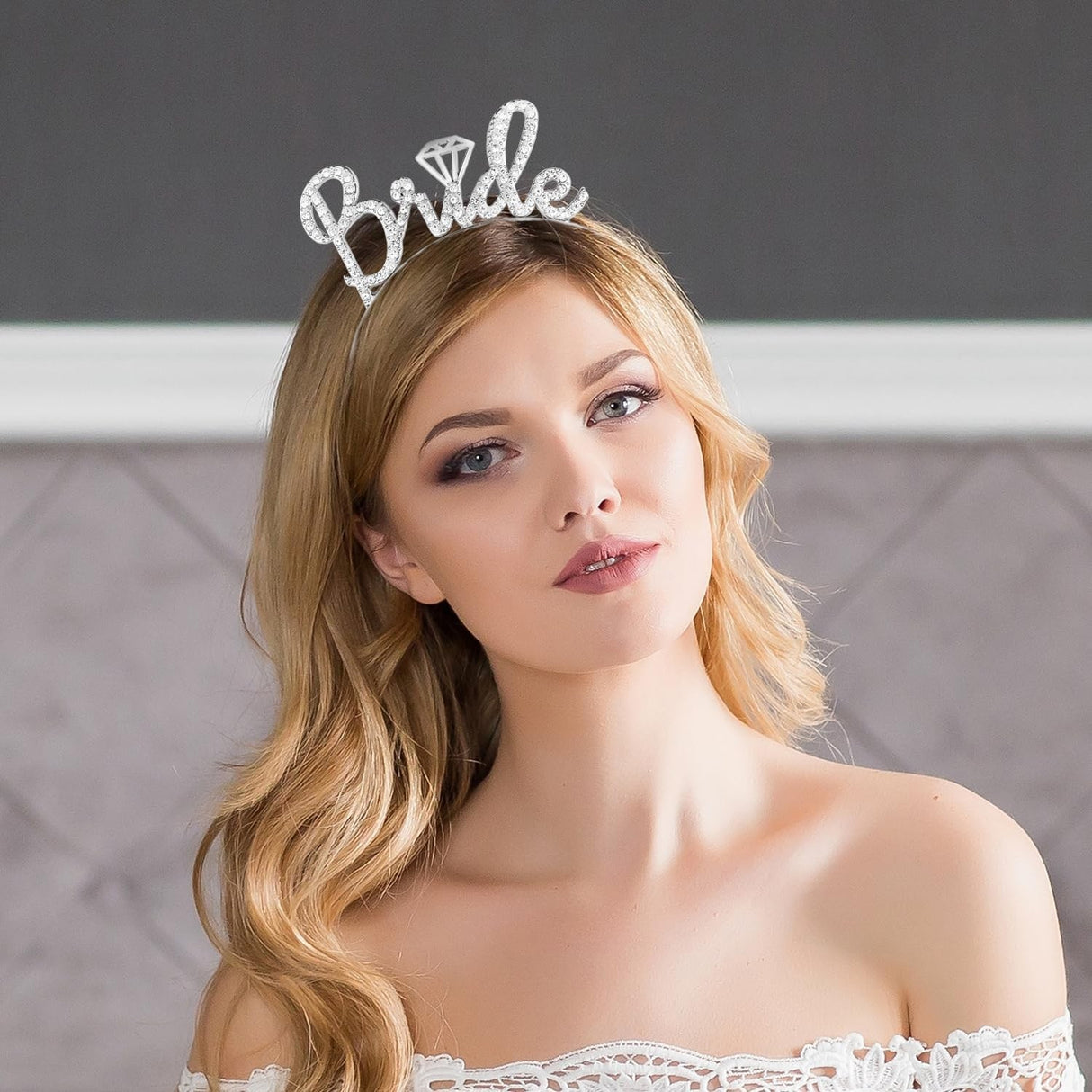 Coronita pentru Mireasa, Vivimall, Model Bride, cu Cristale, Marime Universala, 12.5 x 14.5 cm, Alb - vivimall.ro