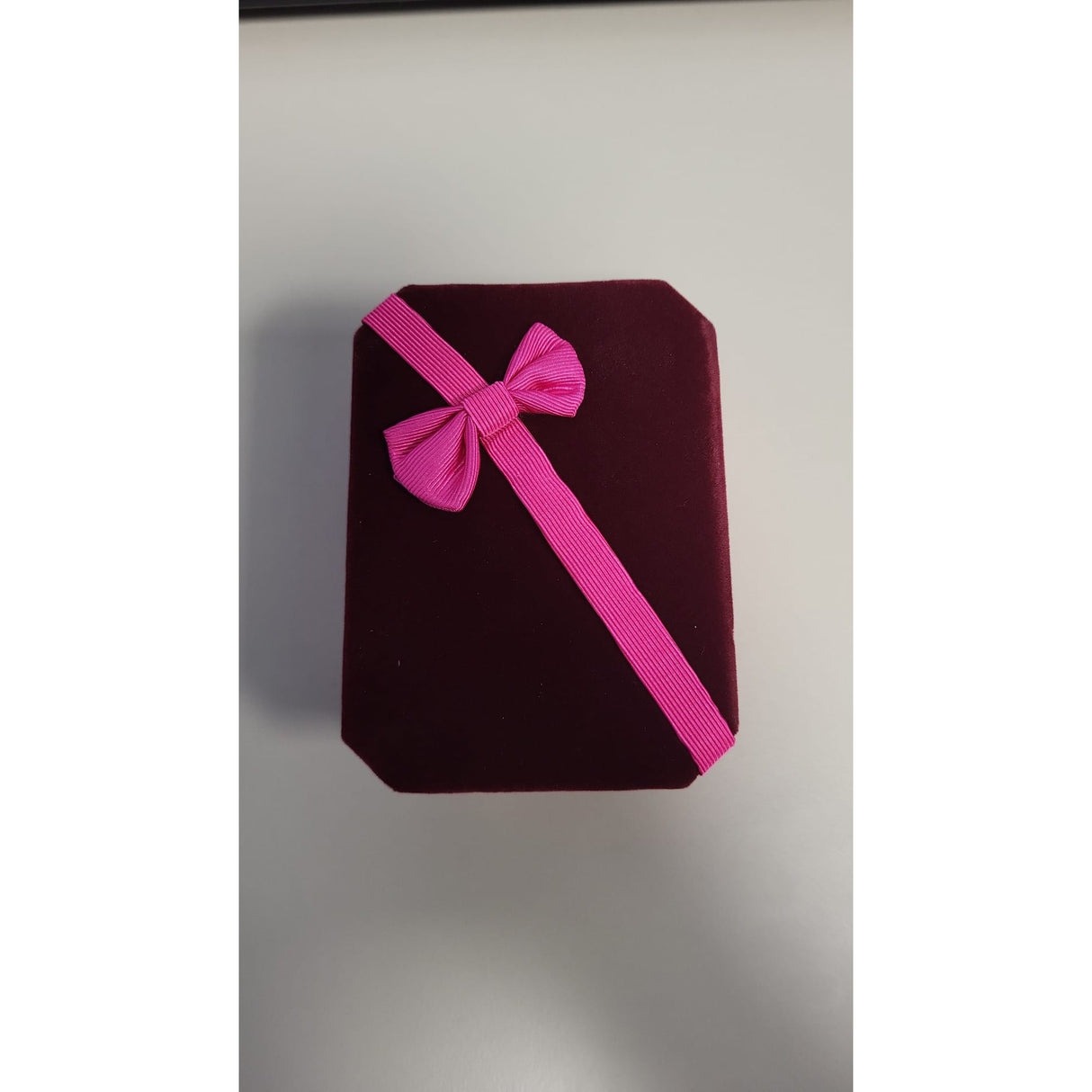 Cutie Bijuterii, Catifea Grena Model cu Funda Roz, 7,5 x 10 cm - vivimall.ro