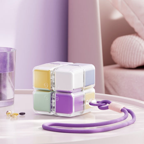 Cutie pentru Medicamente, Flippy, Model Rubik' Cube, cu Curea de Agatare, Dozator Portabil de Medicamente, Dispenser Pastile, estimat pentru 7 zile, 7.3 x 6 x 6 cm, Multicolor