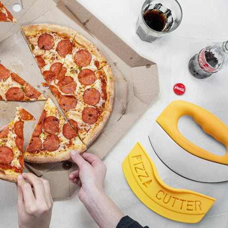 Cutit pizza inox 15.5 cm cu protectie silicon | SliceMaster - vivimall.ro