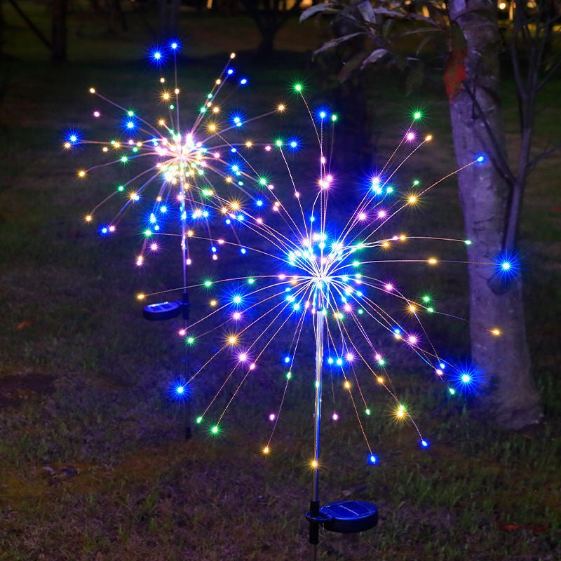 Lampă solară Fireworks aprinsă noaptea în grădină, efect luminos multicolor, sârmă de cupru flexibilă