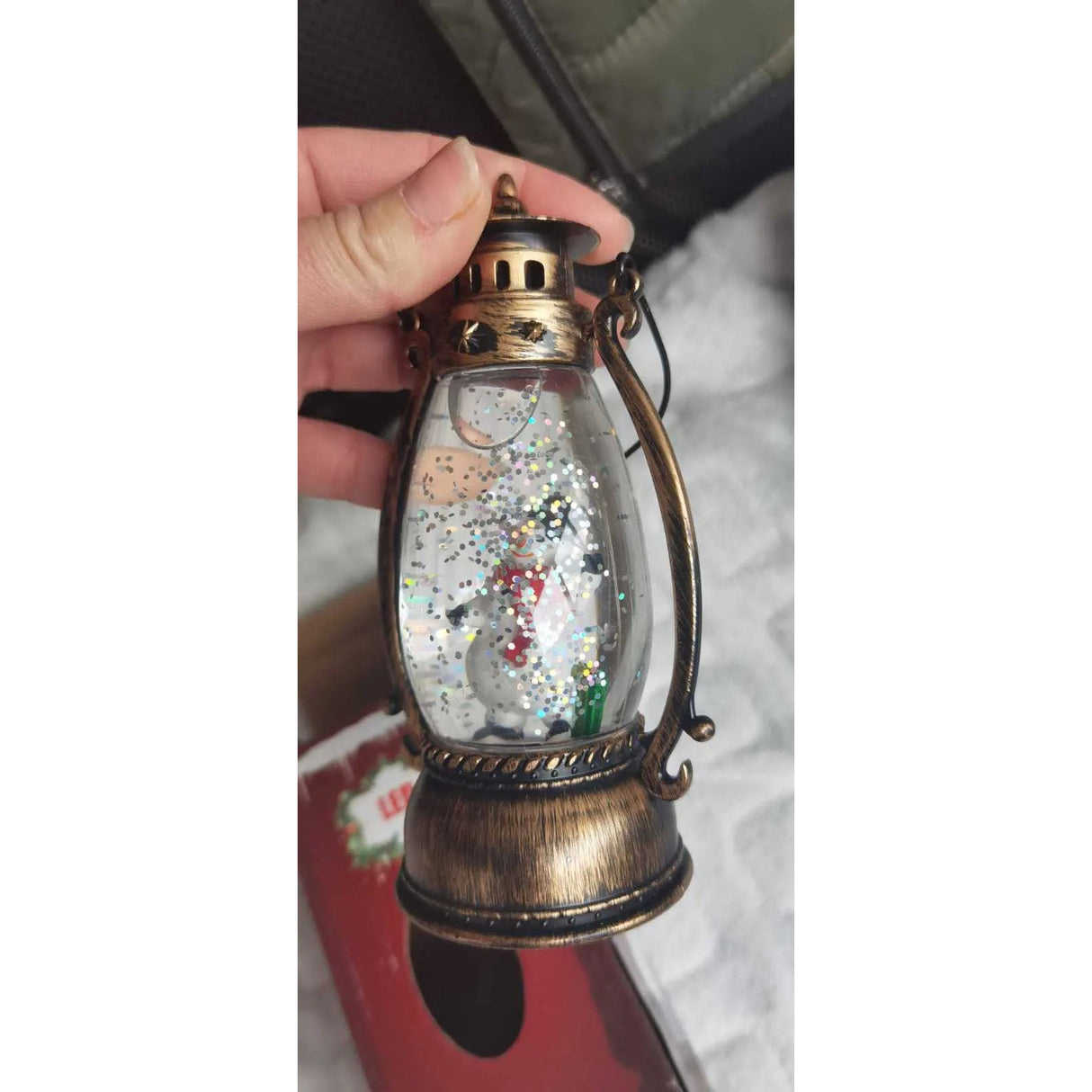 Decoratiune Luminoasa, Vivimall, Felinar de Craciun, cu Lumina LED, Ornament Model Lampa cu Ulei Om de Zapada, cu Maner, 14x7x6 cm, Negru, Resigilat - vivimall.ro