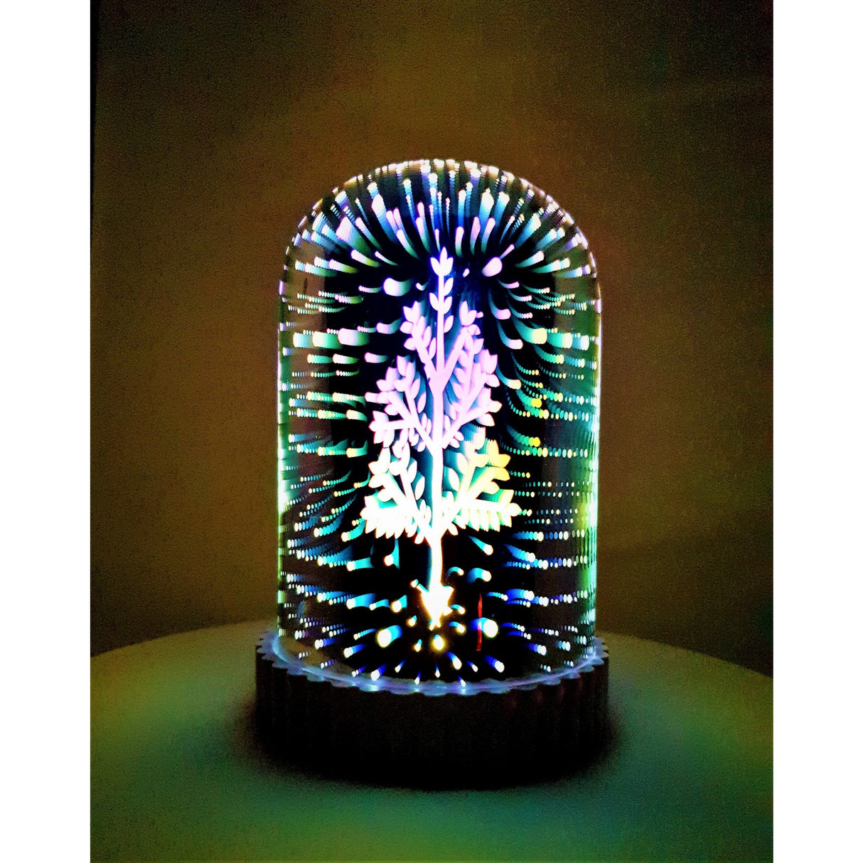 Glob disco cilindric aprins, proiecție lumini LED multicolor pe perete, vedere laterală