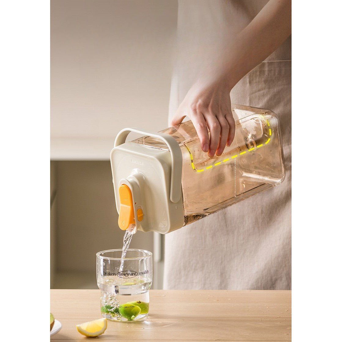 Dozator portabil pentru bauturi Vivimall, 3.5 litri, capac etans, duza deschidere/inchidere, recipent din plastic, gradat, filtru, maner, 29.7 x 14.1 x 14.4 cm, pentru diverse bauturi, alb - vivimall.ro