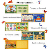 Copil utilizând Quiet Book Flippy Dinozauri, potrivire stickere în habitat, activitate Montessori