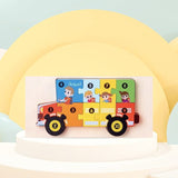 Copil mic de 2 ani asamblând puzzle lemn Montessori Flippy autobuz școlar, activitate educativă