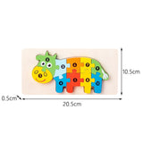 Copil asamblând puzzle-ul din lemn 3D Flippy model vacuță, joc educativ Montessori, coordonare mână-ochi