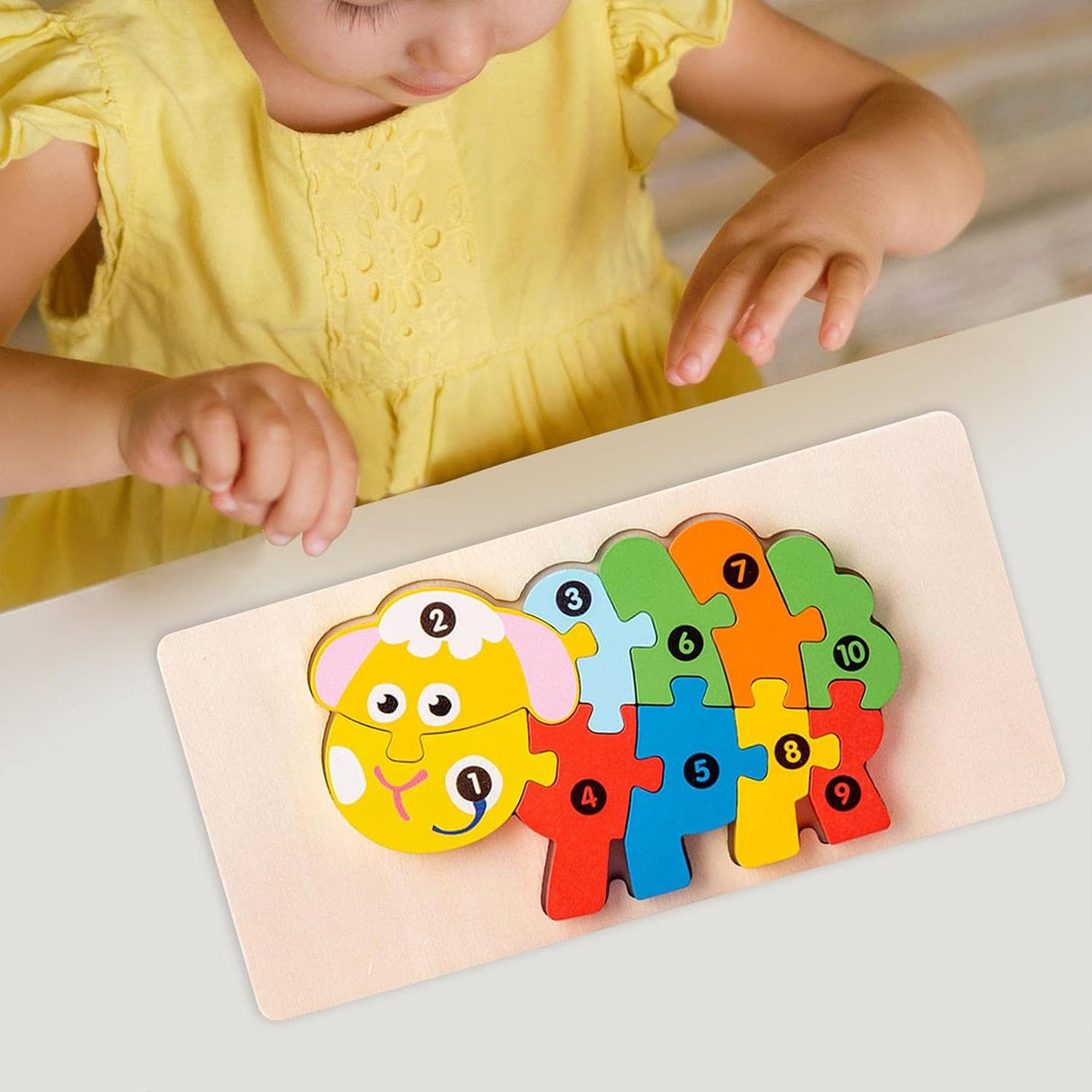 Detaliu culori vibrante ale puzzle-ului din lemn 3D Flippy Oaie, vopsea ecologică non-toxică