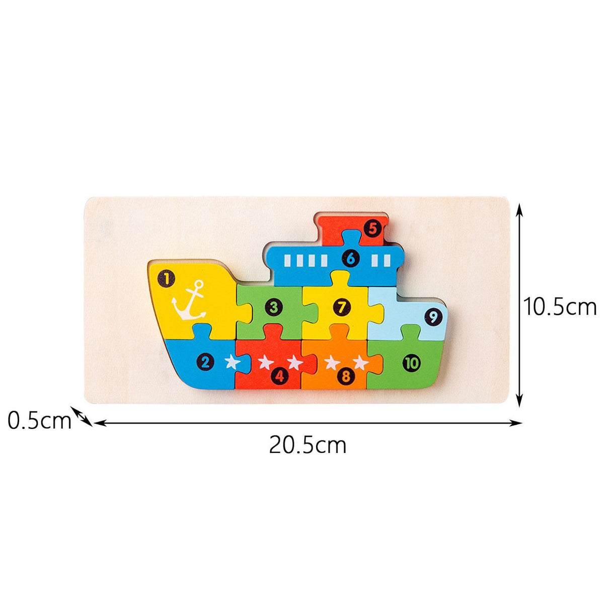 Copil de 2 ani manipulând piesele puzzle din lemn Flippy Montessori, model Navă