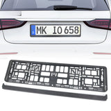 Suport plăcuță înmatriculare Flippy XC-W341 montat pe vehicul, perspectivă laterală, model negru