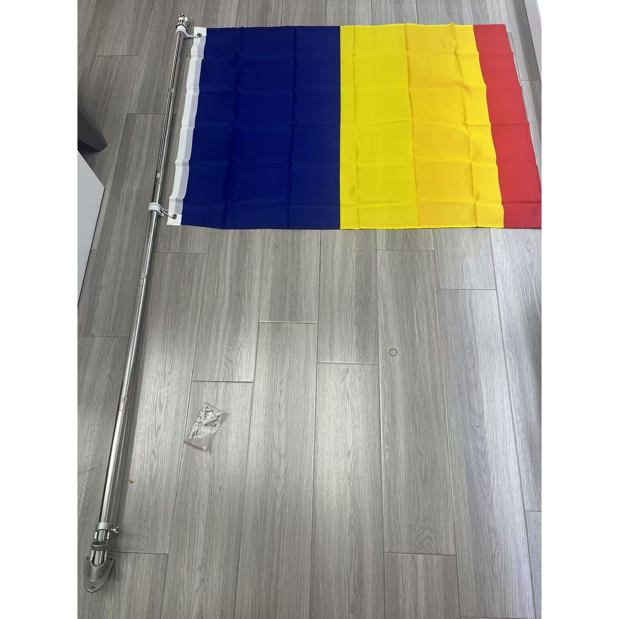Kit Steagul Romaniei, Catarg 1.8 M, Suport Perete, Steag, Tricolor - vivimall.ro