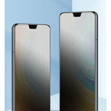 Folie Matte Ceramic iPhone 15 aplicată pe telefon, suprafață mată anti-reflexie, vedere laterală