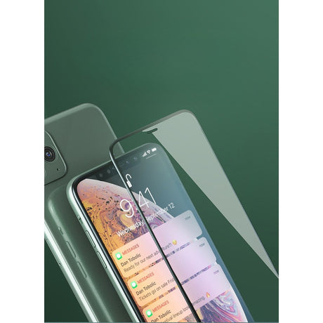 Folie Vivimall ceramică TET aplicată pe iPhone 15 Pro Max, acoperire completă ecran