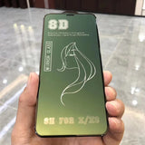 Folie Vivimall Mirror 8D montată pe iPhone 15 Pro, vedere din față în lumină naturală