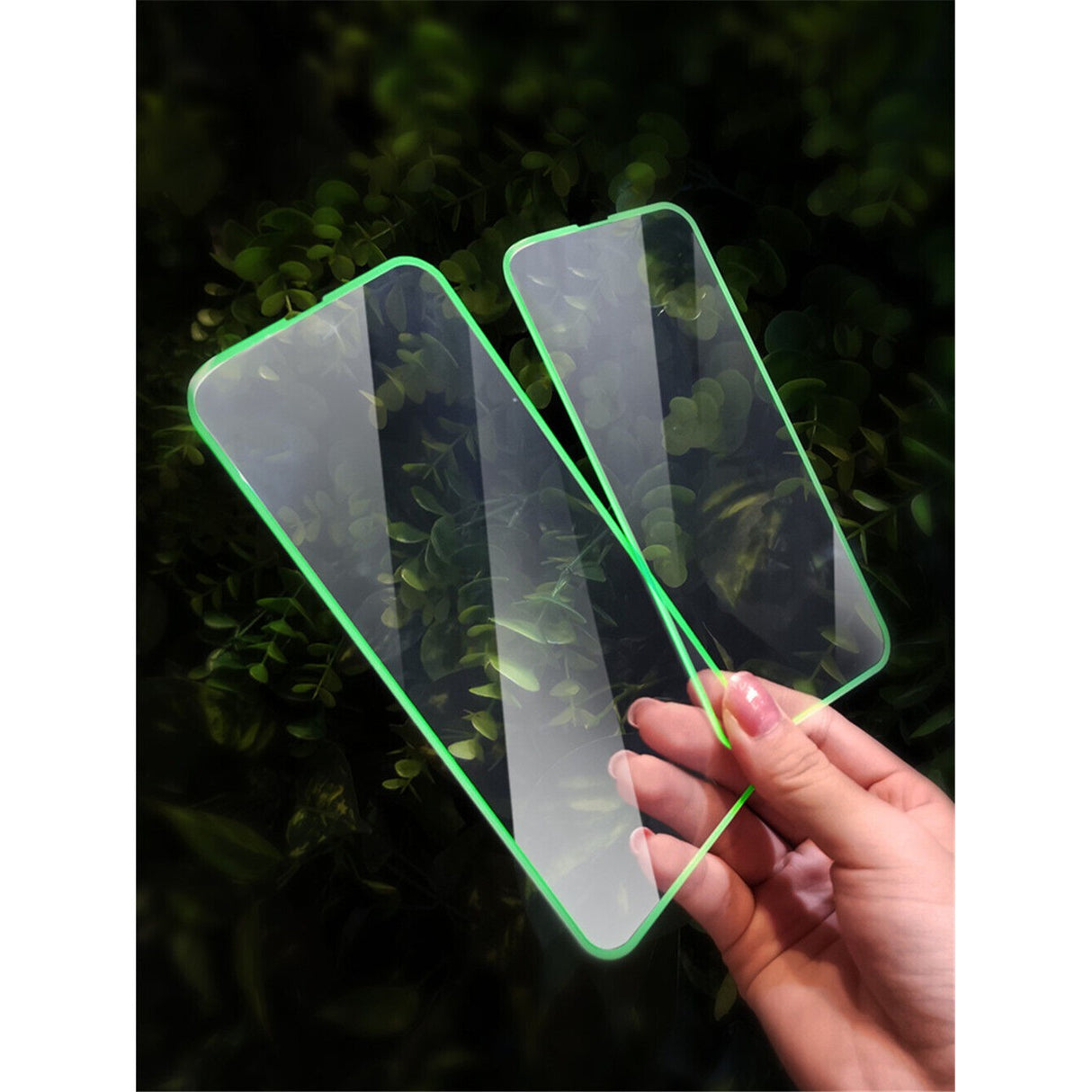 Comparație ecran iPhone 15 Pro cu și fără folie sticlă Vivimall Luminous verde, claritate 99,99%