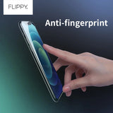 Detaliu înveliș oleofob folie ESD iPhone 13 Pro, protecție anti-amprentă