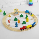 Accesorii incluse în setul Flippy: ambulanță, mașină de poliție, figurine și clădire spital