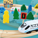 Accesorii set trenulet lemn Flippy: ambulanță, mașină poliție, figurine și semne de circulație, vedere lateral