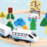 Locomotivă electrică Flippy High-Speed Rail albă pe șine din lemn, detaliu față, model trenulet Montessori
