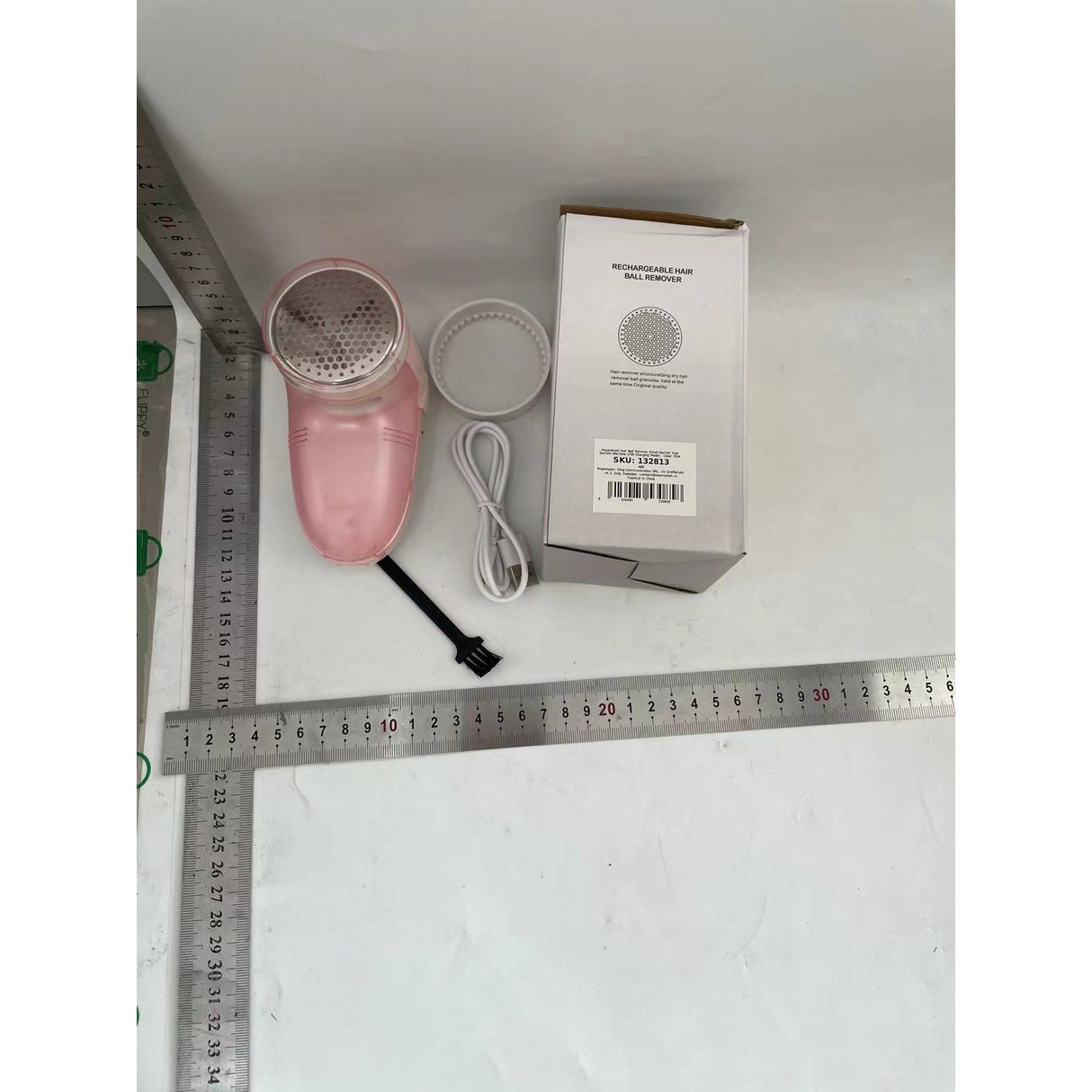 Aparat Pentru Curatat Scame, Par Si Praf, Vivimall, Pentru Diferite Tipuri De Material, Cu Lame Din Otel Inoxidabil, Incarcare Prin USB Type-C, Cu Perie De Curatare si Cablu USB Incluse, 13x7 cm, Roz - vivimall.ro